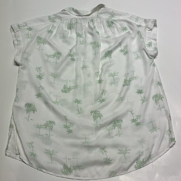 Lucky Brand women’s short sleeve shirt with green palm trees size M - Picture 4 of 7